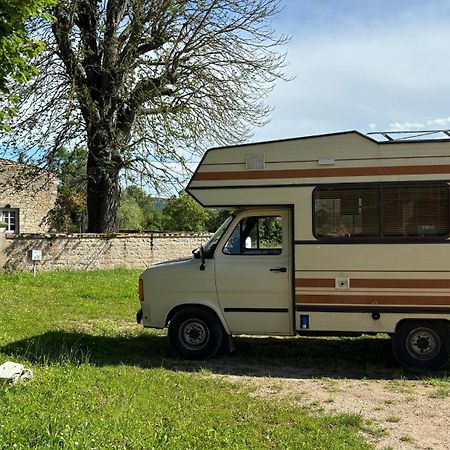 Ficelle, Chambre D'Hotes En Camping Car Vintage Bed & Breakfast Romenay Exterior photo